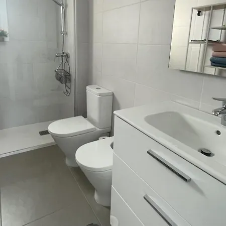 Lejlighed 2 Bed Flat - Sleeps 4 - Pool - Parking - Wifi *